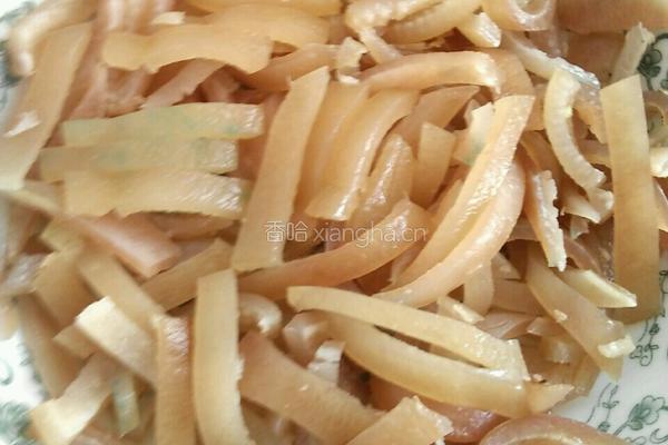 黄豆芽炒肉皮的做法图解2