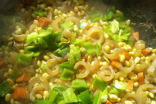 黄豆芽炒肉皮的做法图解7