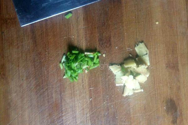 蒜苔炒腊肉的做法图解5