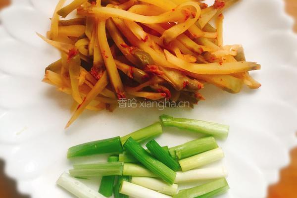 榨菜炒鸡蛋的做法图解3
