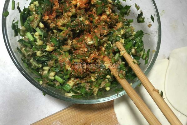 韭菜鸡蛋香菇鲜肉盒子的做法图解3