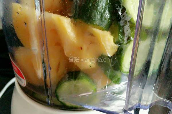 黄瓜菠萝汁的做法图解3