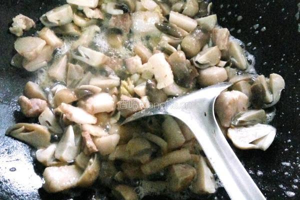 草菇炒肉的做法图解7