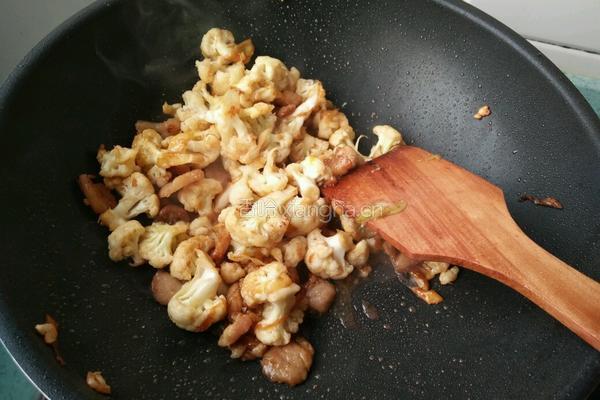 菜花炒肉的做法图解7