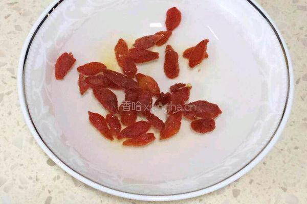 银耳莲子羹的做法图解4