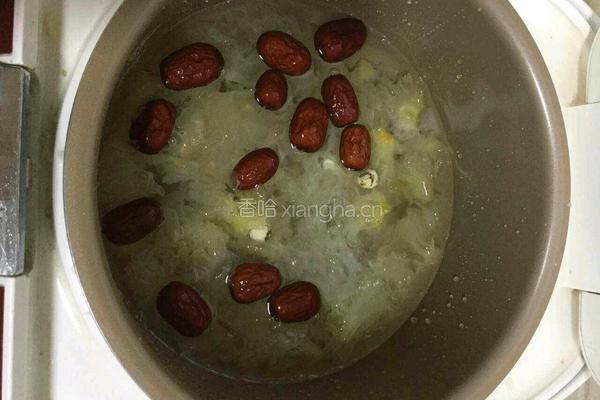 银耳莲子羹的做法图解5