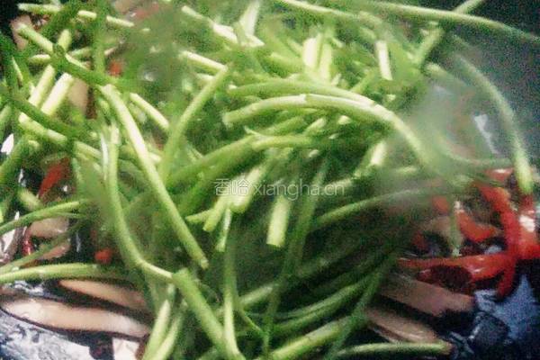 茼蒿杆炒香干的做法图解8