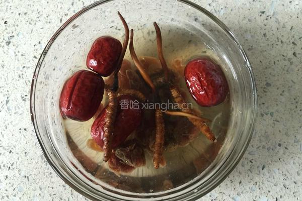 花胶虫草炖鸡汤的做法图解1