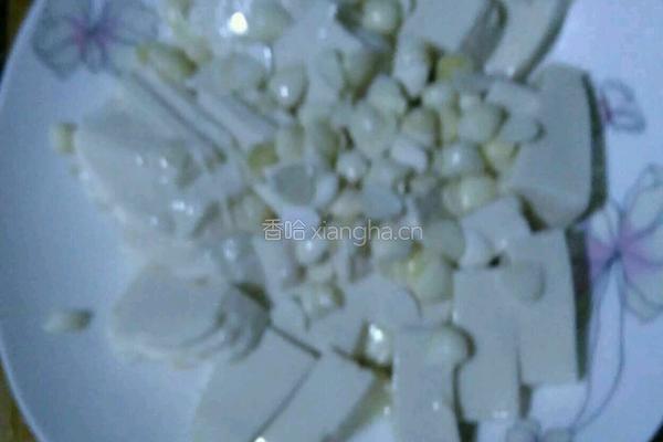 杏仁芝麻拌豆腐的做法图解1