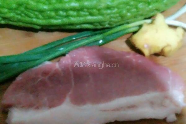 苦瓜汆肉丸的做法图解1