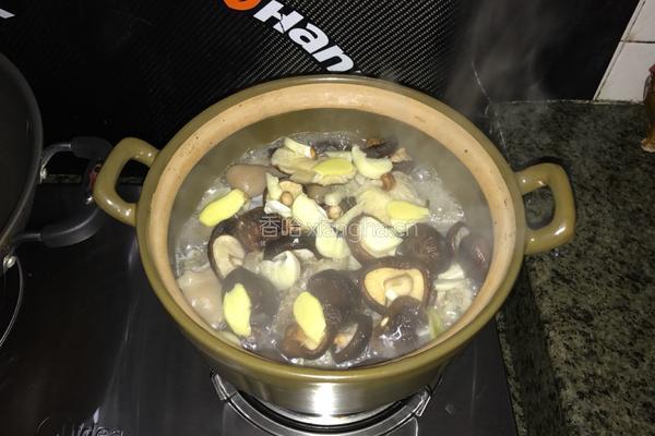 冬菇焖猪手的做法图解8
