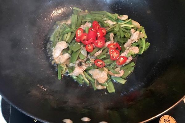 贡菜炒肉的做法图解6