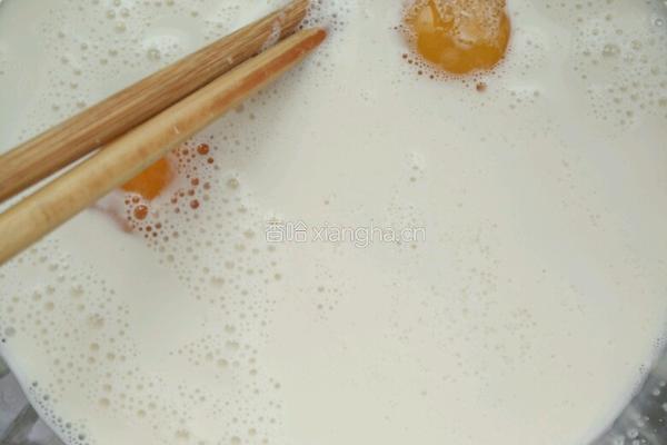 豆沙面包的做法图解2