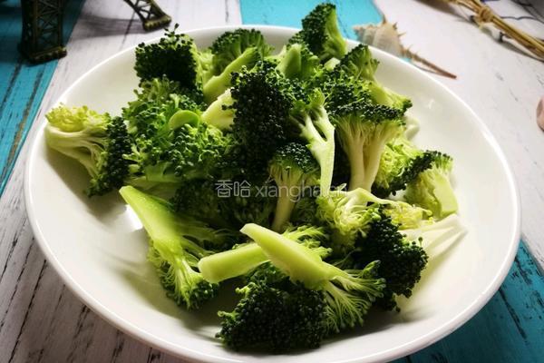 「Cathy边吃边营养」西蓝花炒番茄的做法图解2