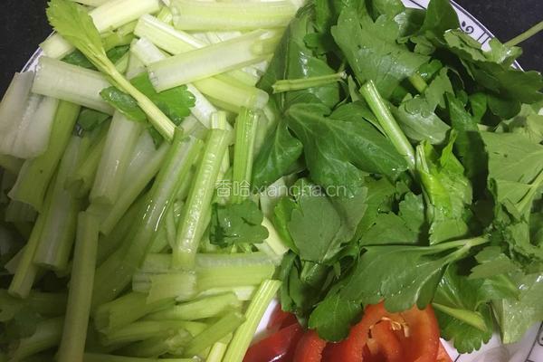 芹菜炒香干的做法图解2