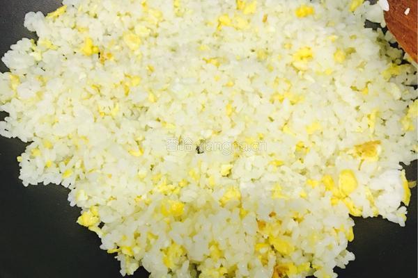 辣白菜炒饭的做法图解4