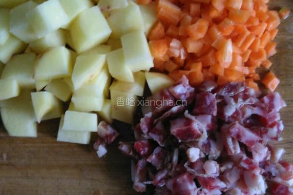 豌豆腊肠土豆闷饭的做法图解2