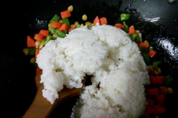菠萝鸡肉炒饭的做法图解10