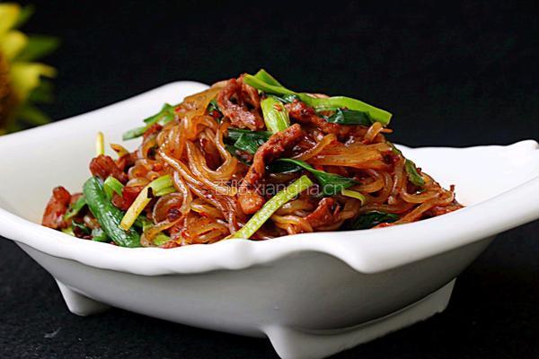 韭菜炒粉条的做法图解12