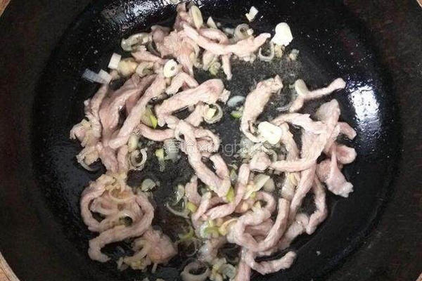 芹菜肉丝的做法图解3