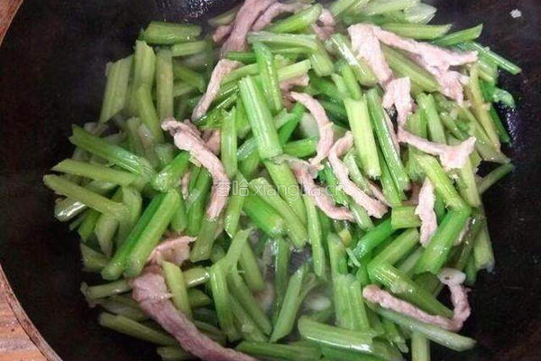 芹菜肉丝的做法图解4