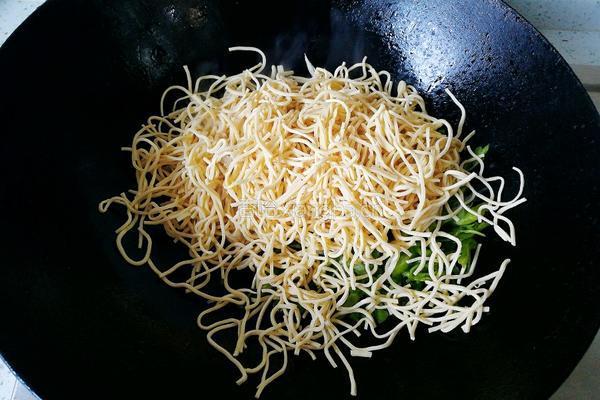 青椒炒干丝的做法图解6