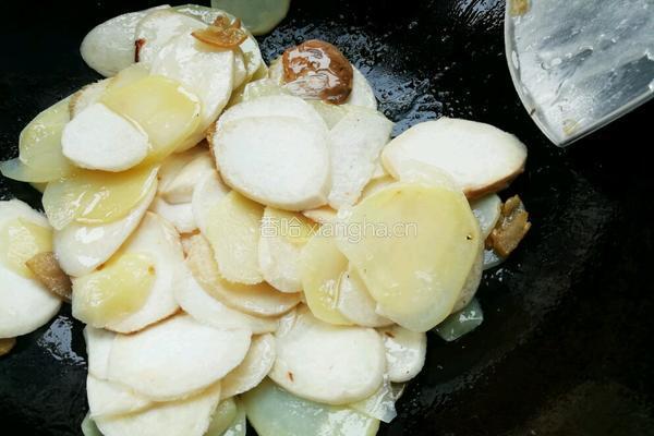 杏鲍菇焖土豆片的做法图解5
