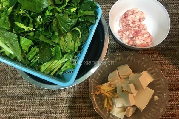 肉末菠菜豆腐汤的做法图解2
