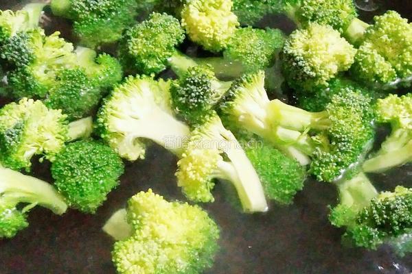 飘雪西兰花的做法图解3
