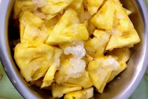 糖拌菠萝的做法图解7