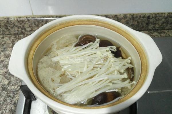 竹荪金针菇汤的做法图解7