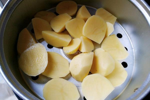 鸡汁牛油果土豆泥的做法图解2