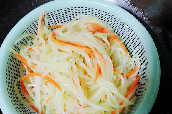 香辣莴苣丝的做法图解4