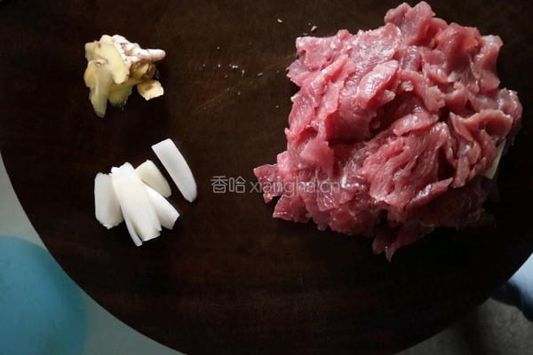 双椒秀珍菇炒牛肉的做法图解1