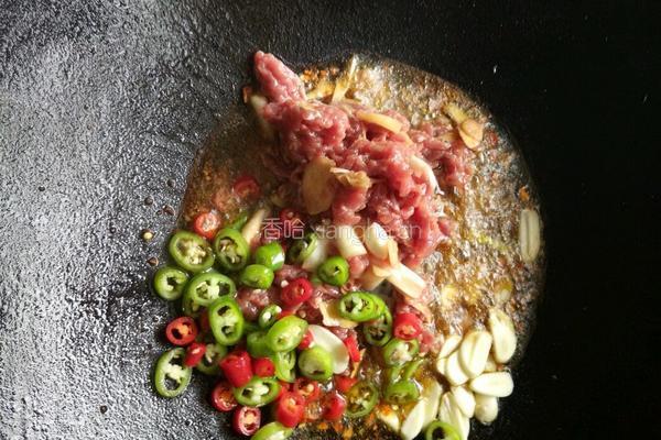 双椒秀珍菇炒牛肉的做法图解4