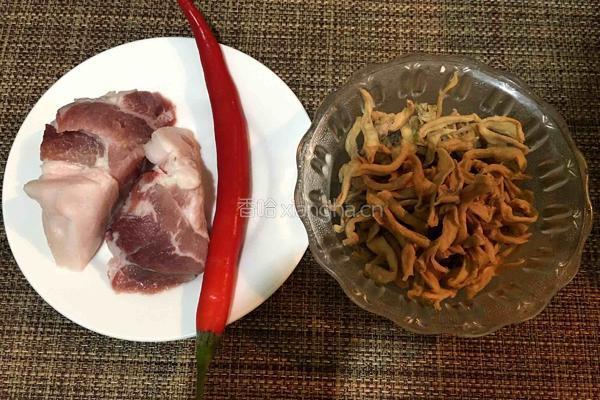 大头萝卜干炒肉的做法图解1
