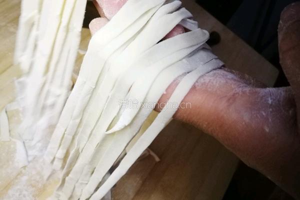 「Cathy边吃边营养」豆角焖手擀面的做法图解15