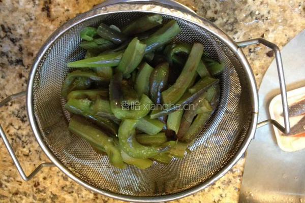 鱼香煎茄子的做法图解3