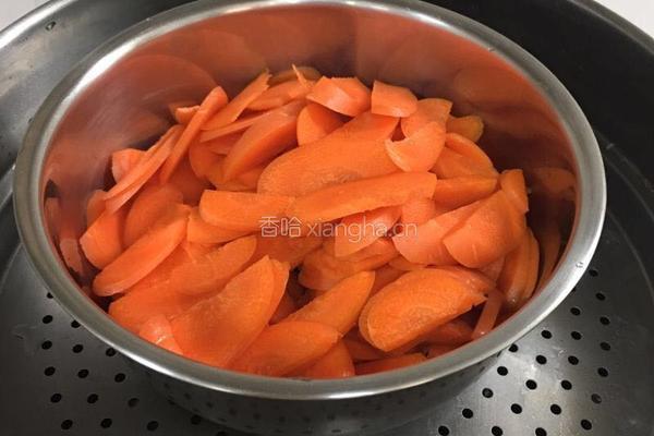 胡萝卜豆沙卷的做法图解2