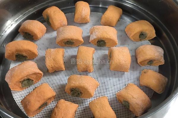 胡萝卜豆沙卷的做法图解11