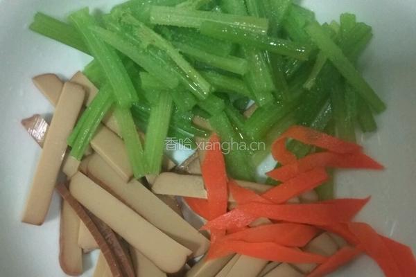 凉拌芹菜豆干的做法图解3