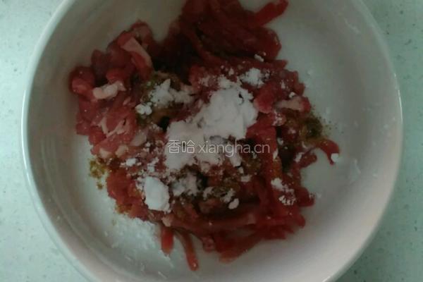 茭白炒肉的做法图解3