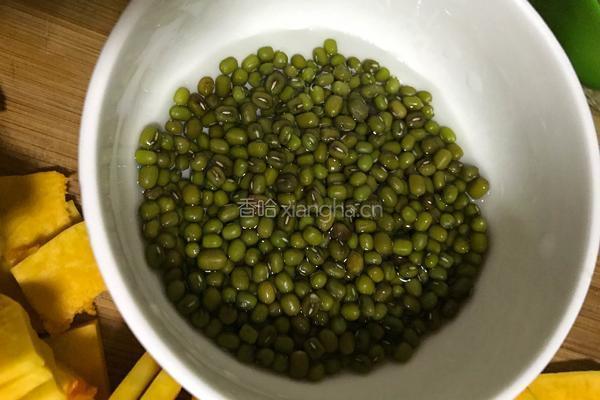 绿豆南瓜粥的做法图解3