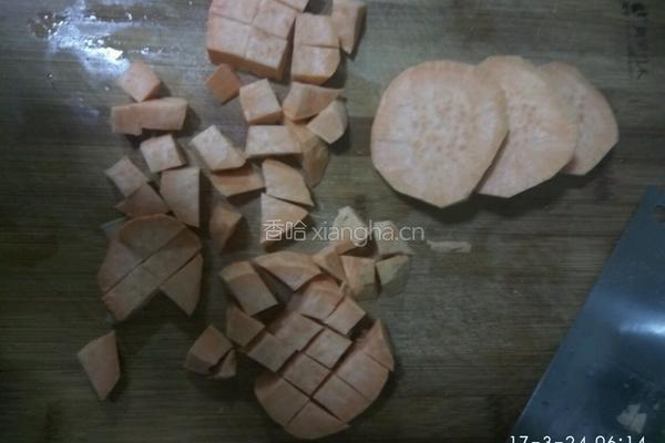 小米红薯粥的做法图解2