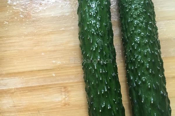 麻辣黄瓜的做法图解1