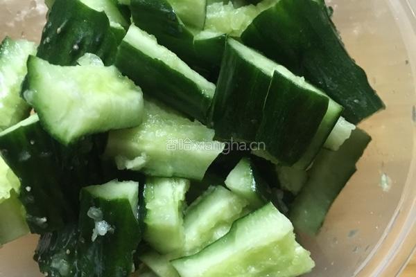 麻辣黄瓜的做法图解2