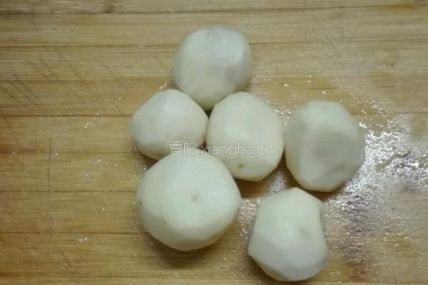 红烧小土豆的做法图解1