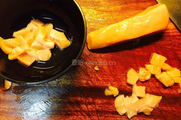 秋葵炒鸡丁的做法图解2