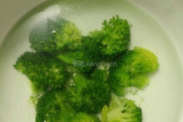 凉拌金针菇黄瓜卷的做法图解5