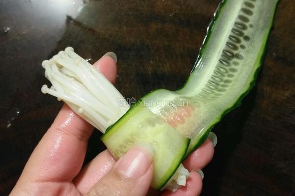 凉拌金针菇黄瓜卷的做法图解6